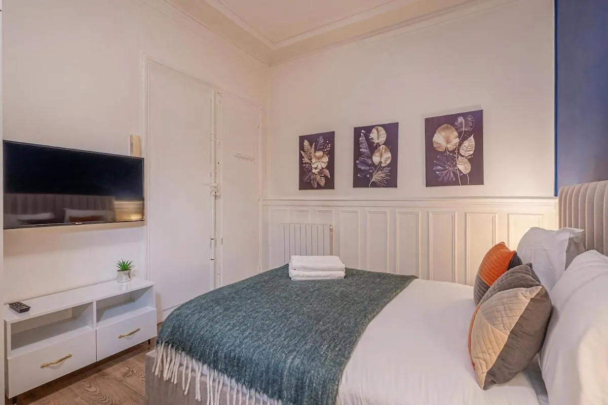 Studio Douillet Pour 2 Au Coeur De Montmartre Paris France