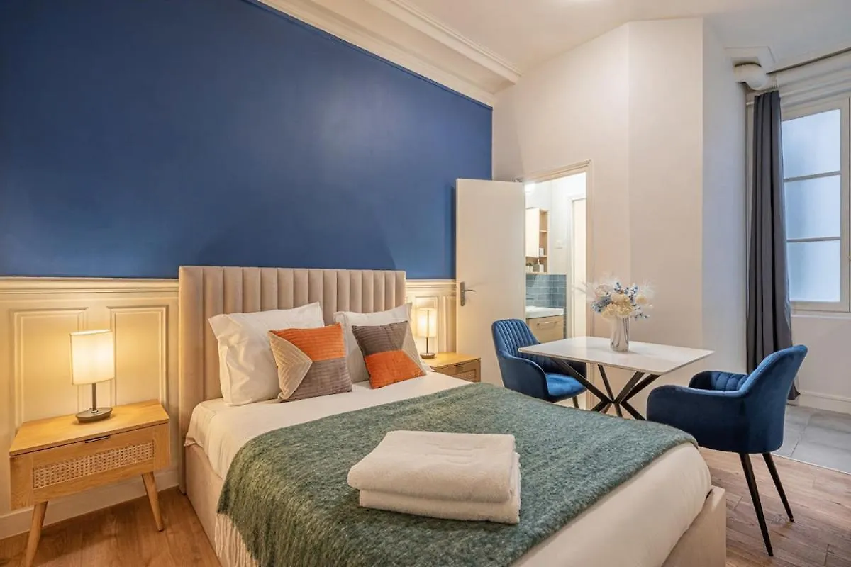 Studio Douillet Pour 2 Au Coeur De Montmartre contacts